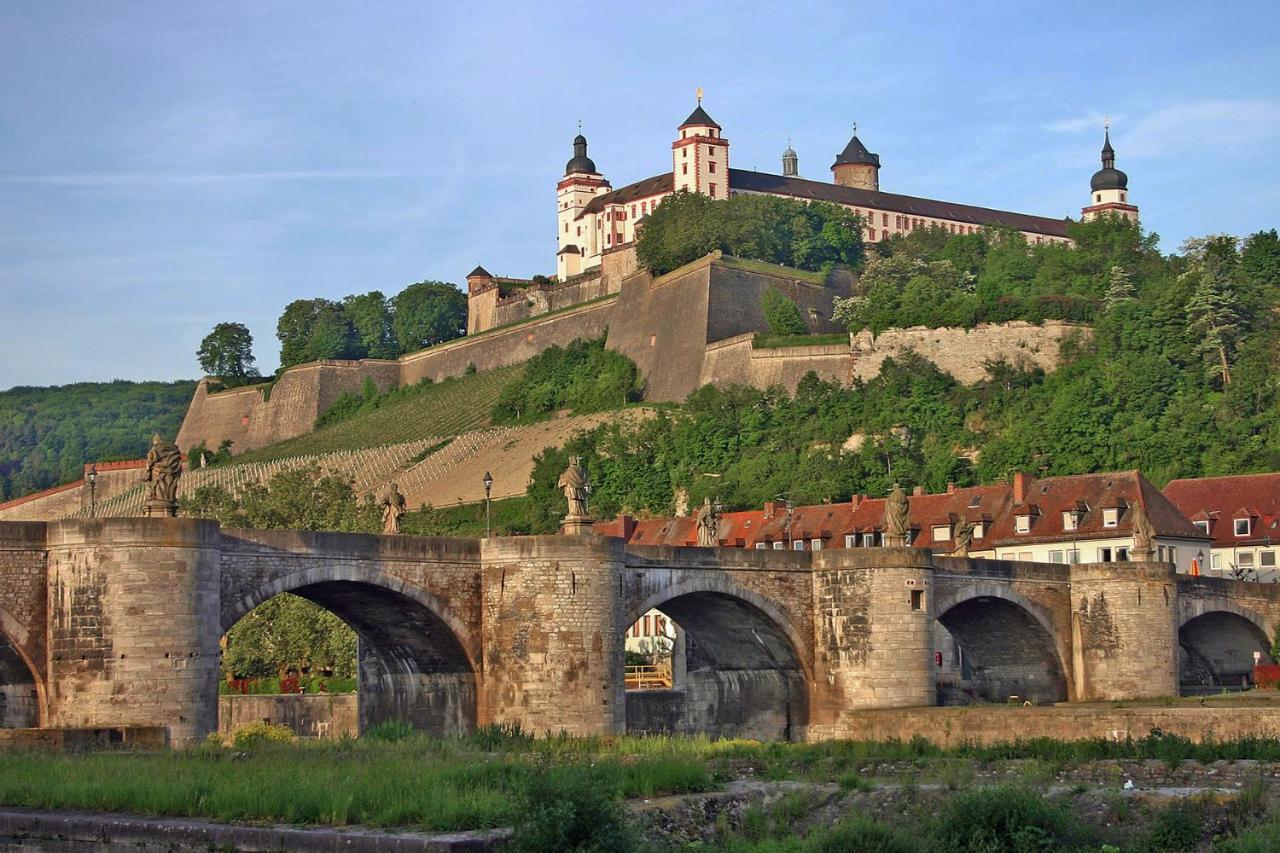 ✦ Lovely Studio ✦ - Big Terrace, Private Parking Würzburg